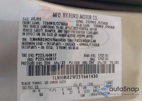 2005 Lincoln Town Car Signature Limited from USA, damaged, VIN 1LNHM82W25Y661430